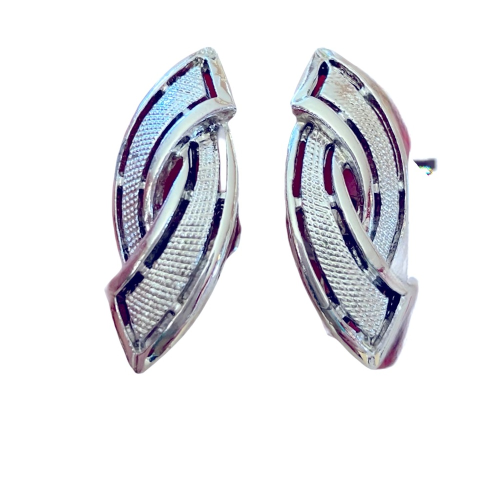 Vintage Silvertone Ribbon Look Screw On Earrings